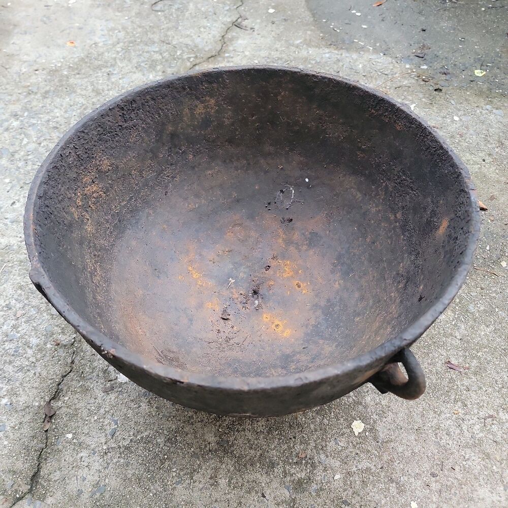 Antique 1850’s Cast Iron Pot/Cauldron. Parallel Double Gate Marks, No Cracks
